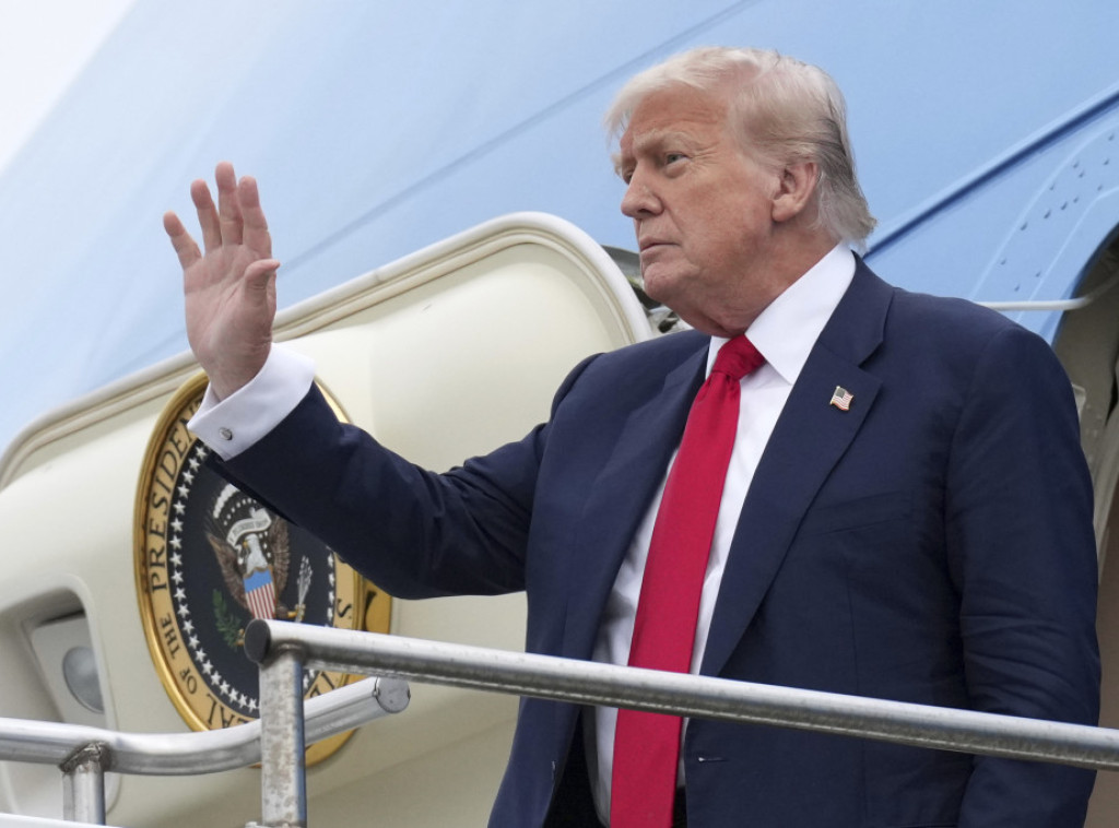 Njujork tajms: Preusmereno skoro milijardu dolara za remont aviona predsednika SAD