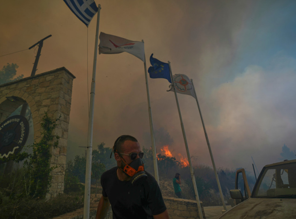 Predsednik Kipra se izvinio građanima zbog požara i najavio paket pomoći