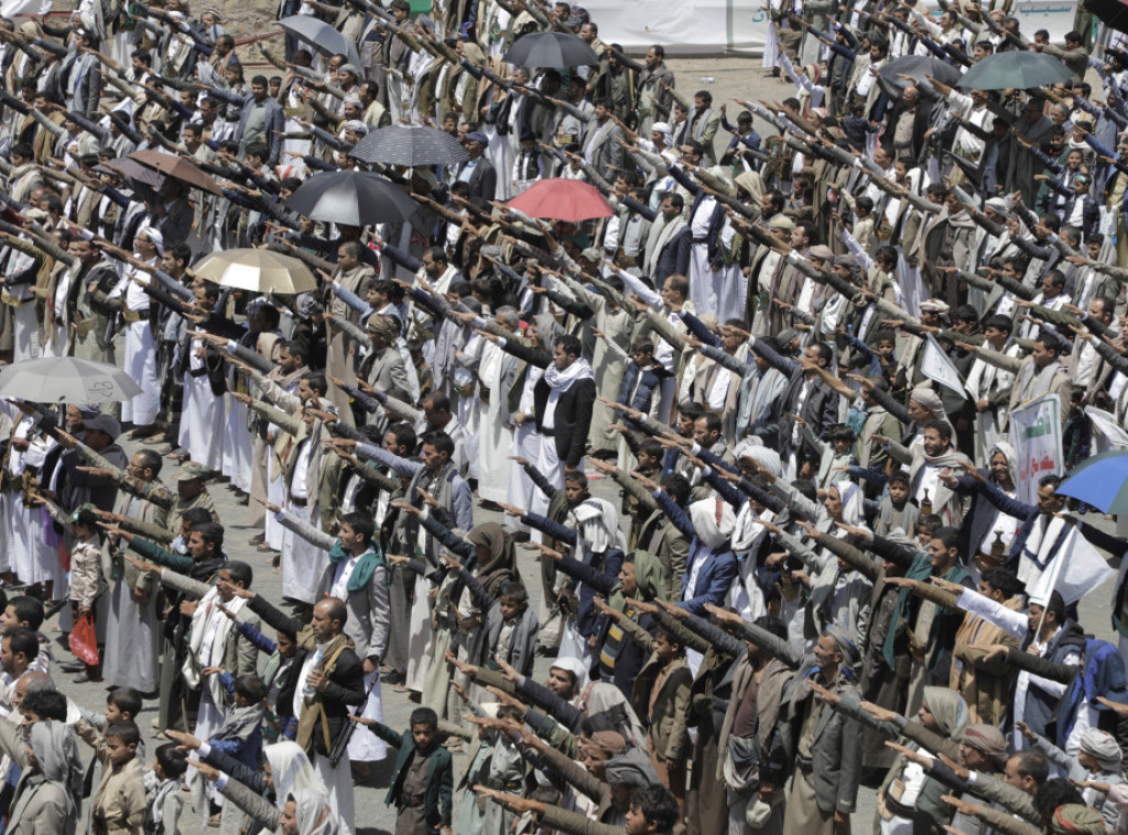 Huti prete da će gađati sve brodove koji posluju sa izraelskim lukama