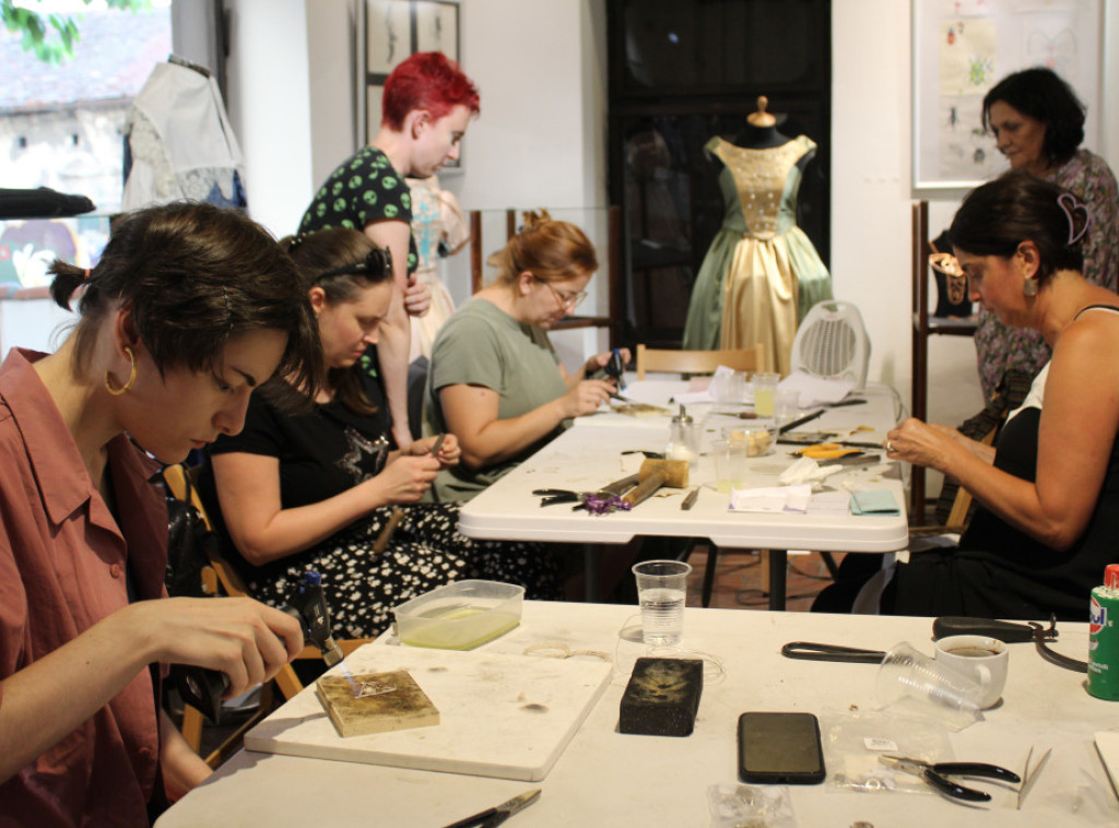 U toku je letnja škola filigrana u Manakovoj kući