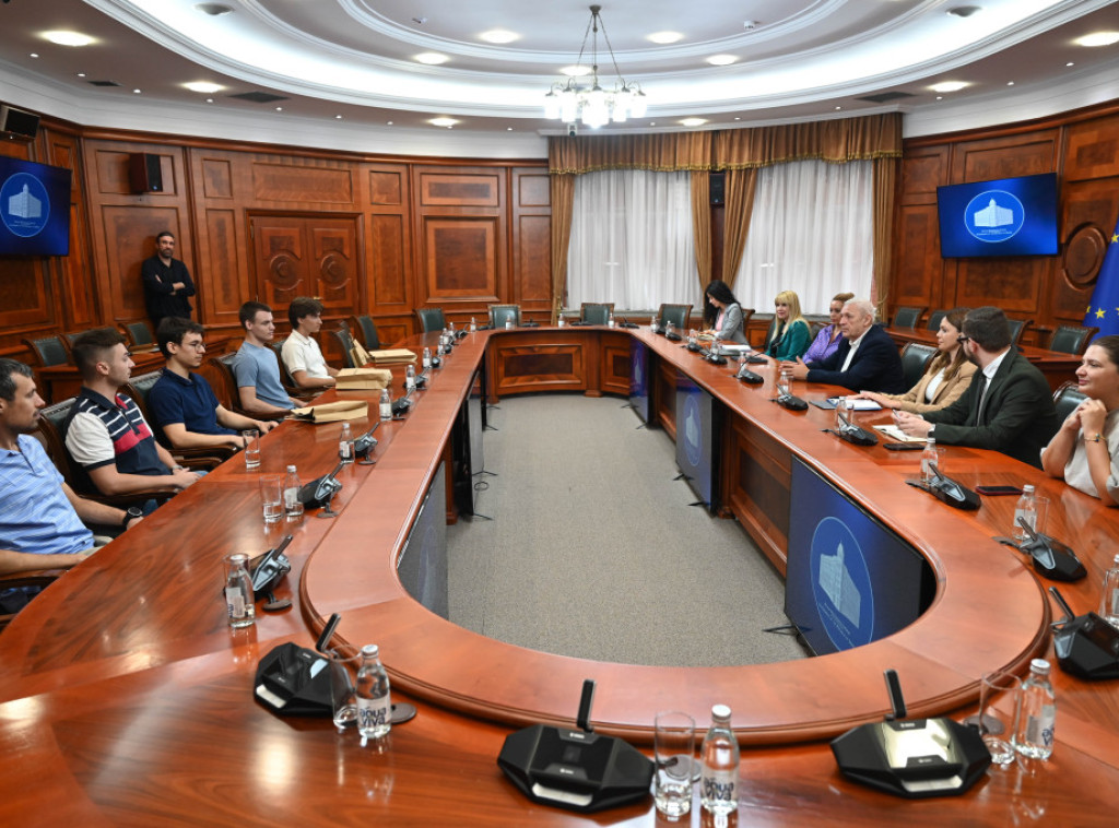 Ministar Balint ispratio srpsku reprezentaciju u Kinu na Olimpijadu iz AI