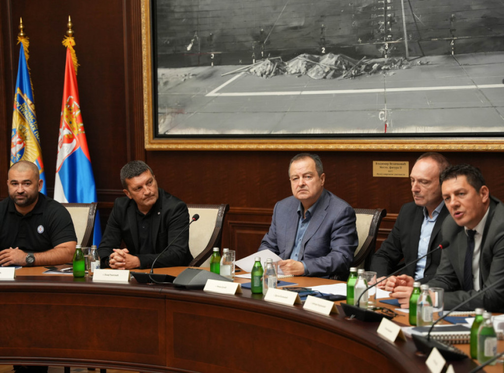 Dačić i Vasiljević sa sindikatima policije razgovarali o unapređenju položaja pripadnika MUP