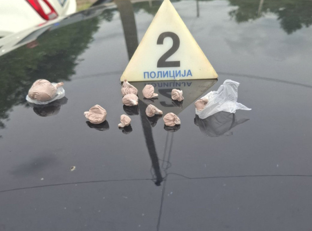 MUP: Kod uhapšenih u Obrenovcu nađen heroin, u pokušaju da pobegnu oštetili policijsko vozilo