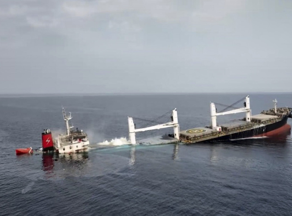 Huti oslobodili posadu grčkog teretnog broda raketiranog u Crvenom moru