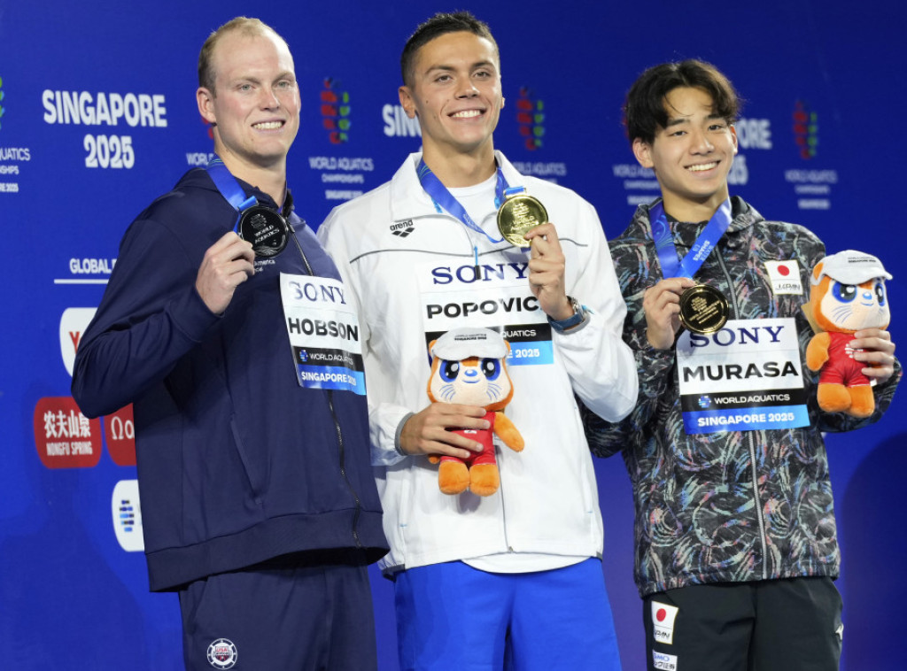 Rumunski plivač David Popovići osvojio zlatnu medalju na 200 metara slobodno na Svetskom prvenstvu u Singapuru
