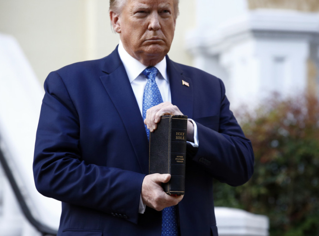 SAD: Trampov pozitivan rejting pao na 40 odsto, najniži nivo u drugom mandatu