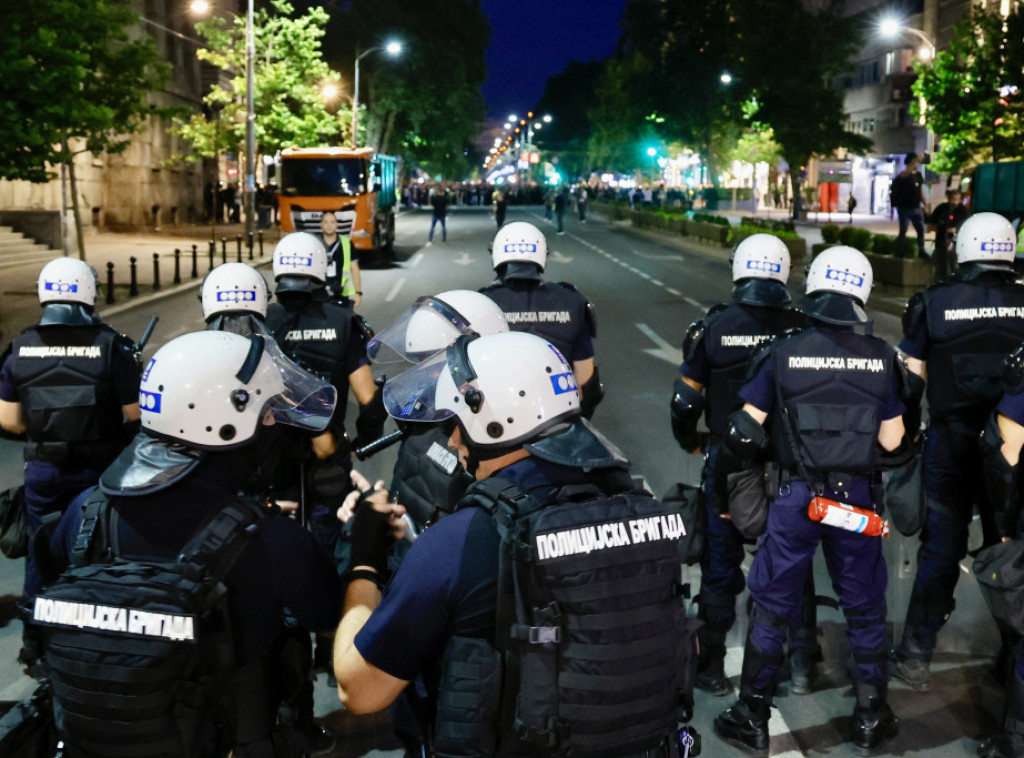 MUP: U neredima pre početka utakmice Zvezda-Linkoln povređeno nekoliko policajaca