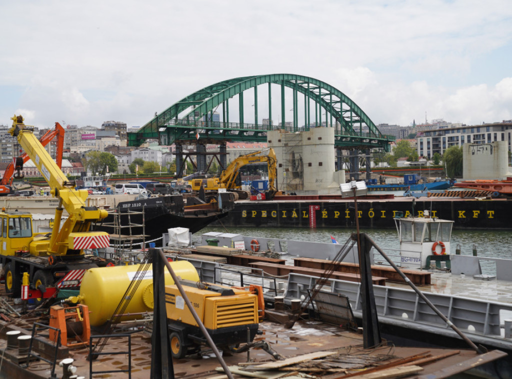 Uklonjen luk Starog savskog mosta