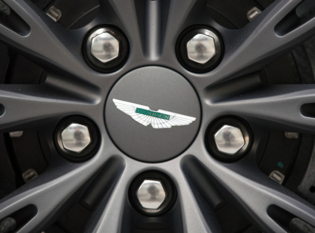 Prihod kompanije Aston Martin u prvih šest meseci 2025. pao za 25 odsto međugodišnje
