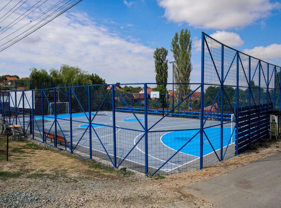 Arno Gujon: Humanitarna organizacija "Solidarnost za Kosovo" napravila novi sportski teren u Sušici u AP KiM