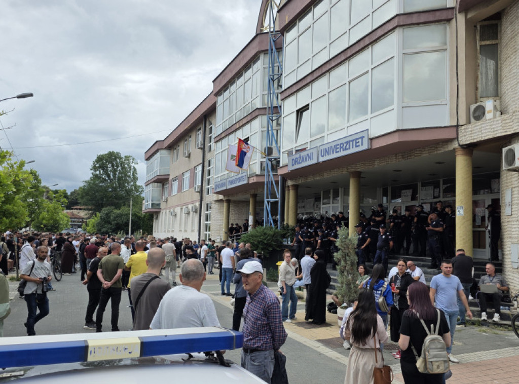 Odložen početak suđenja optuženima za napad na policajce ispred DUNP-a u julu 2025.
