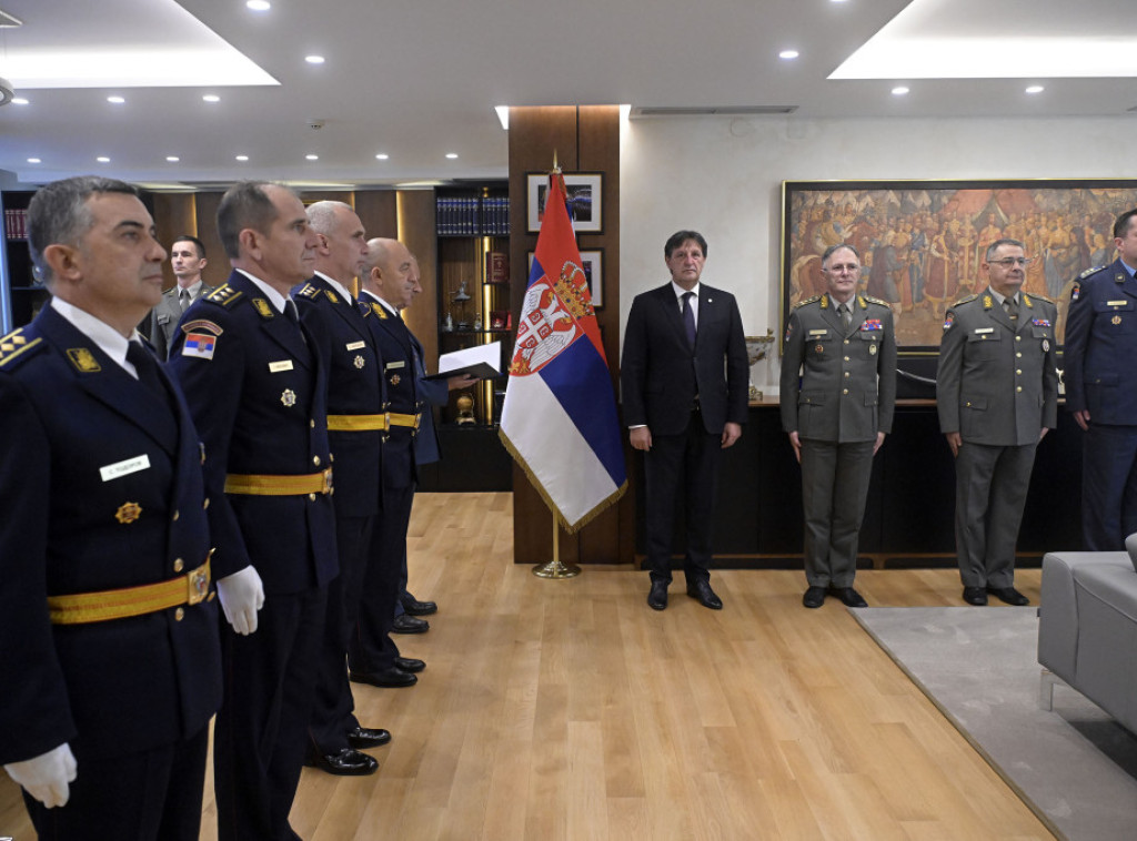 Gašić uručio četiri ukaza o postavljenjima na nove dužnosti u Kopnenoj vojsci