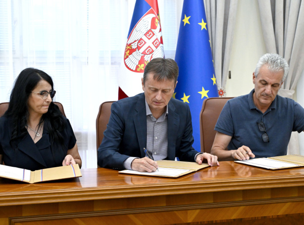 Potpisan ugovor o radovima na školi u Pukovcu, vrednost radova 253 miliona dinara