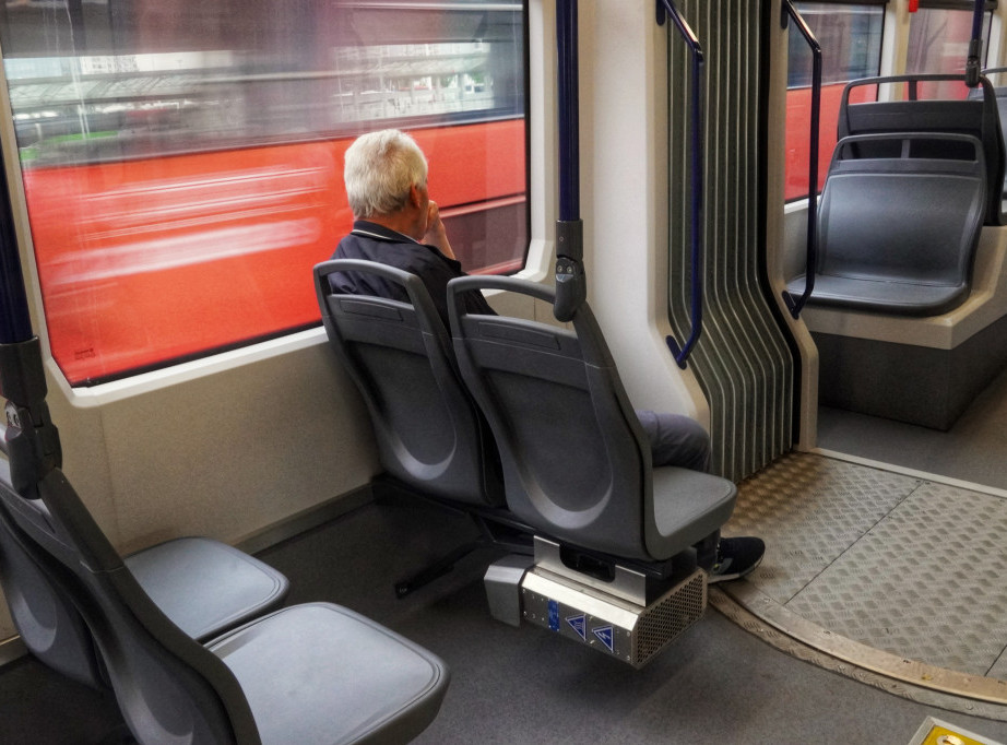 Obustavljen autobuski i tramvajski saobraćaj zbog požara u Požeškoj