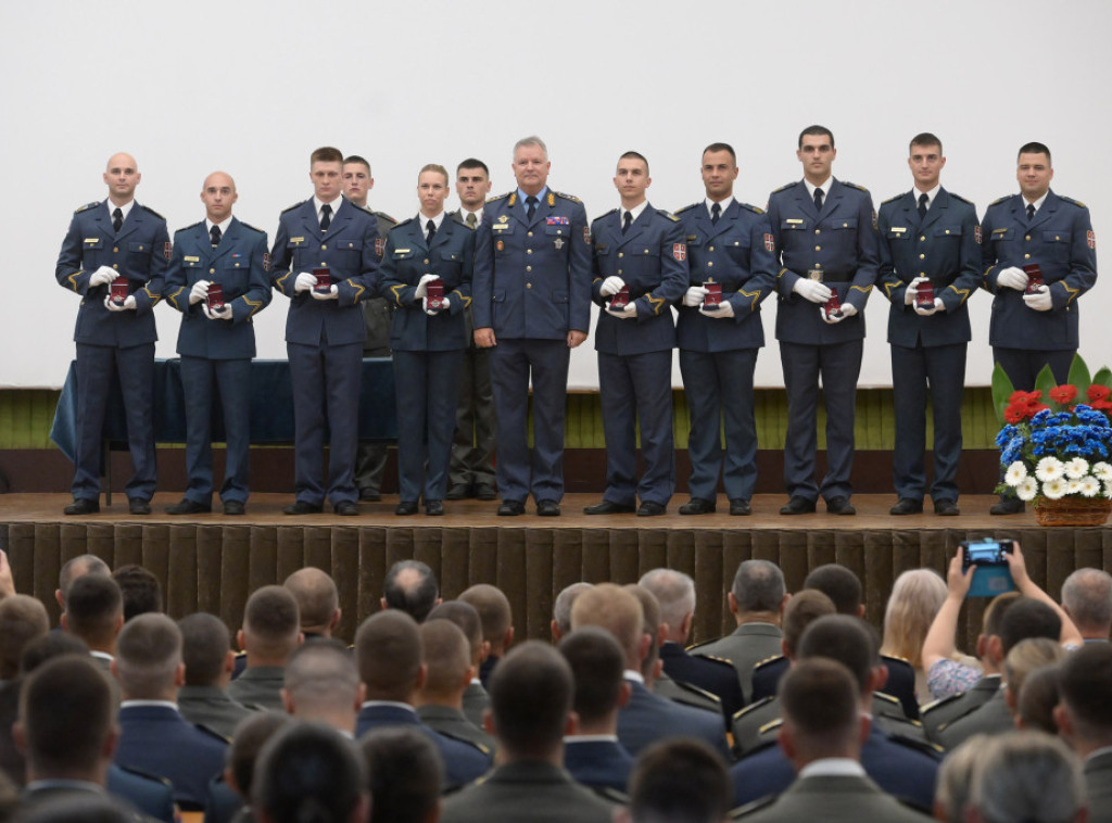 Ministarstvo odbrane: Uručene diplome i nagrade kadetima Vojne akademije