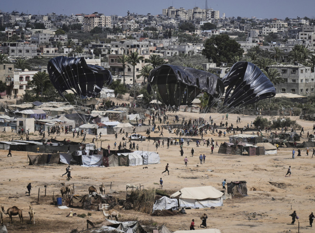 Avioni iz arapskih zemalja izbacili 43 paketa hrane u Pojas Gaze