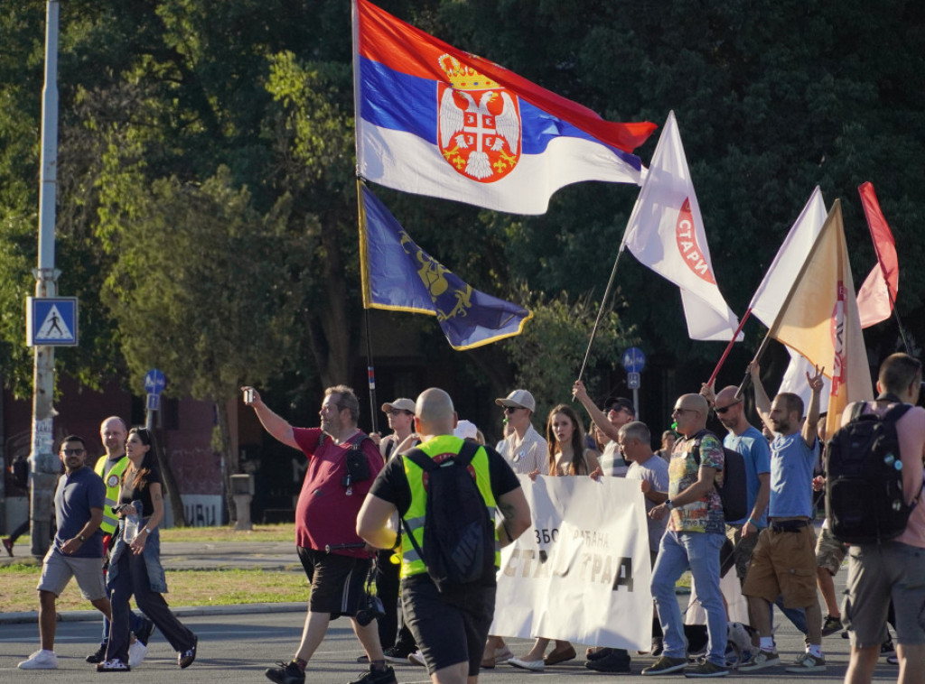 Blokirane četiri raskrsnice u Omladinskih brigada na Novom Beogradu i kružni tok u Novom Pazaru