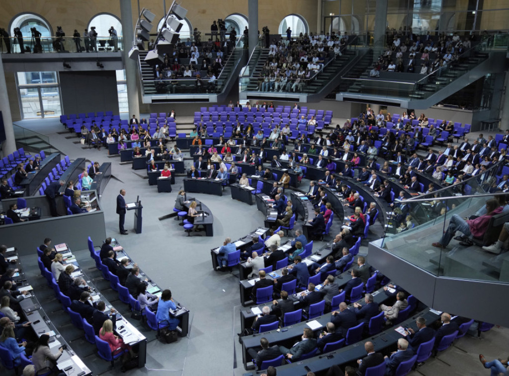 Bundestag angažuje instruktore joge i pilatesa za borbu protiv stresa među osobljem