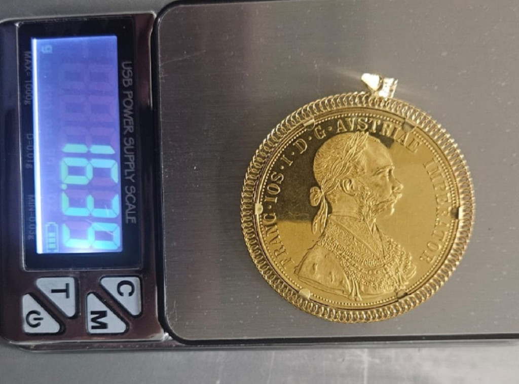 Na graničnom prelazu Horgoš sprečen pokušaj krijumčarenja skoro pola kilograma zlata