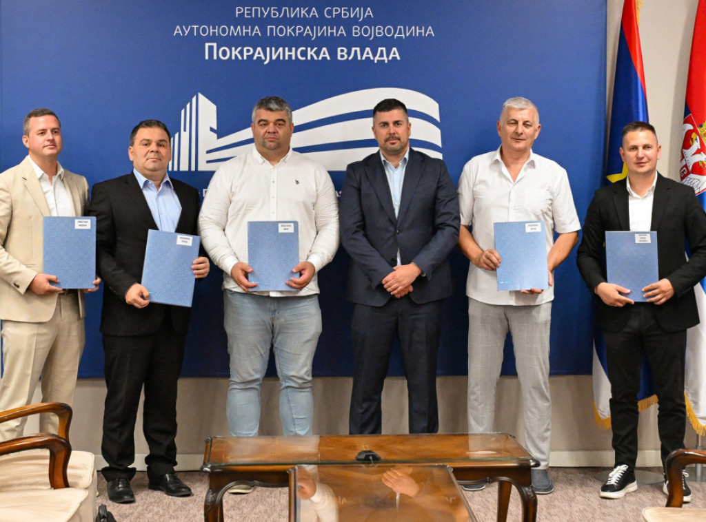 AP Vojvodina: Novi kamioni za sakupljanje komunalnog otpada na teritoriji pet opština