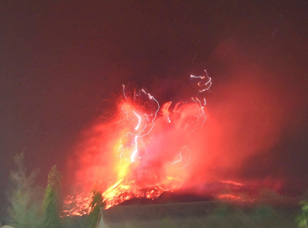 Vulkan Levotobi Laki-Laki ponovo eruptirao, izbacio pepeo 18 kilometara uvis