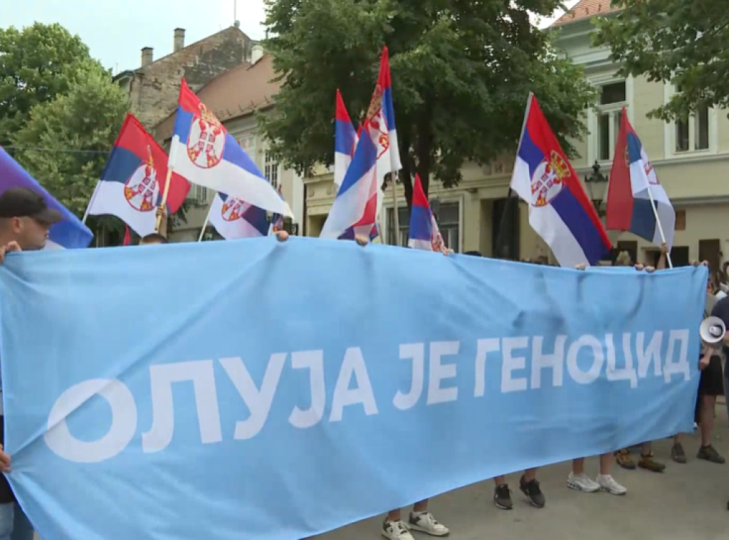 Građani koji su danas peške krenuli iz Novog Sada stigli u Sremske Karlovce