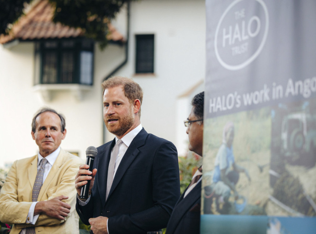 Princ Hari negirao da je u tuči raskrvario nos svom stricu Endrjuu