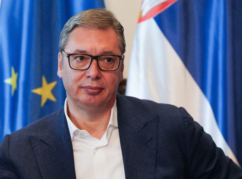 Vučić stigao u prostorije SNS, obratiće se oko 22.00 sata
