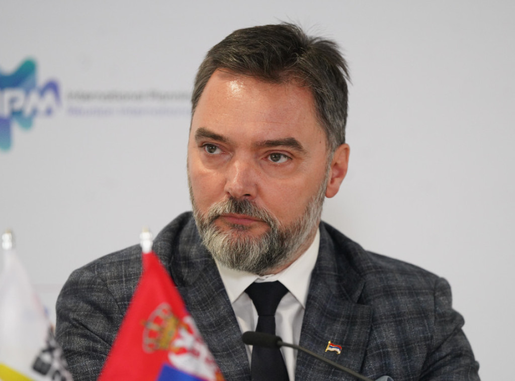 Republika Srpska: Košarac poslao Šmitu nacistički šlem i poruku da nije poklon