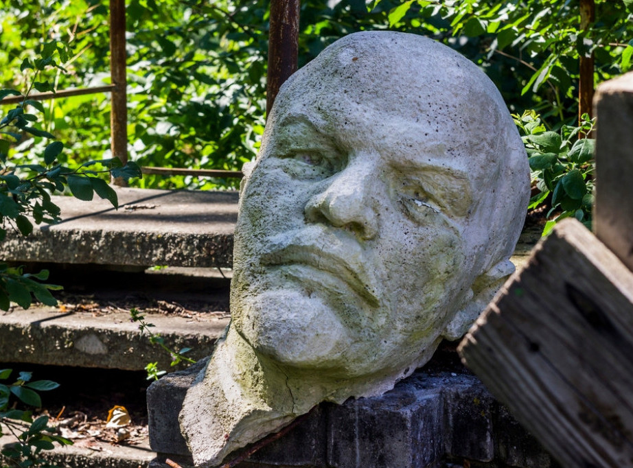 Sa ukrajinskih teritorija uklonjena poslednja Lenjinova bista