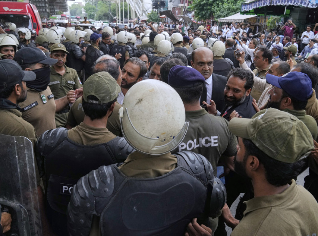 Pakistan: Na drugu godišnjicu zatvaranja Kana uhapšeno 150 opozicionih aktivista