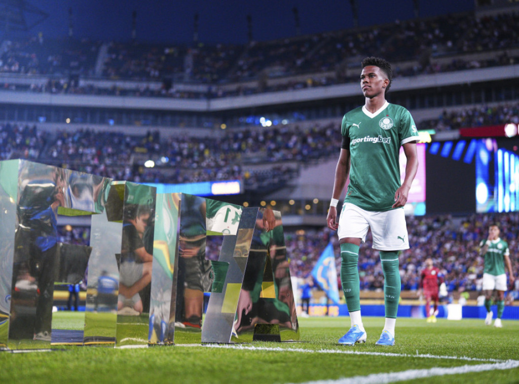 Brazilski fudbaler Estevao Vilijan zvanično je novi član Čelsija