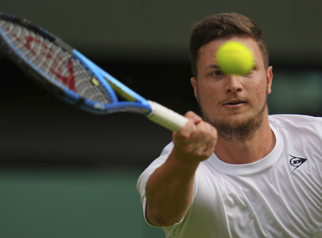 Miomir Kecmanović eliminisan sa ATP turnira u Bazelu