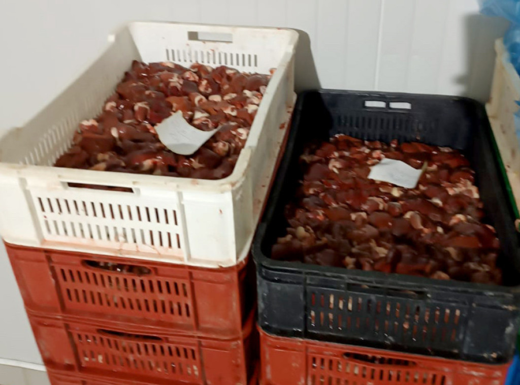 Sprečen promet velike količine pilećeg mesa zaraženog salmonelom, uhapšene dve osobe