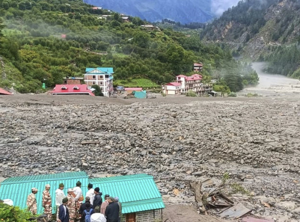 Najmanje četiri osobe poginule, desetine nestalih u klizištima u Indiji