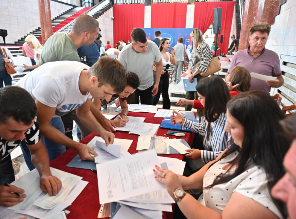 Pokrajinska vlada dodelila 100 miliona dinara mladim poljoprivrednicima za nabavku opreme