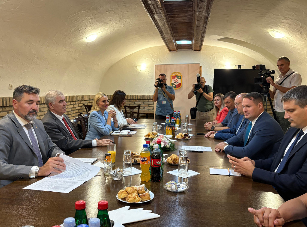 Ministar Beriša sa gradonačelnikom Subotice o polažaju manjina i jačanju saradnje