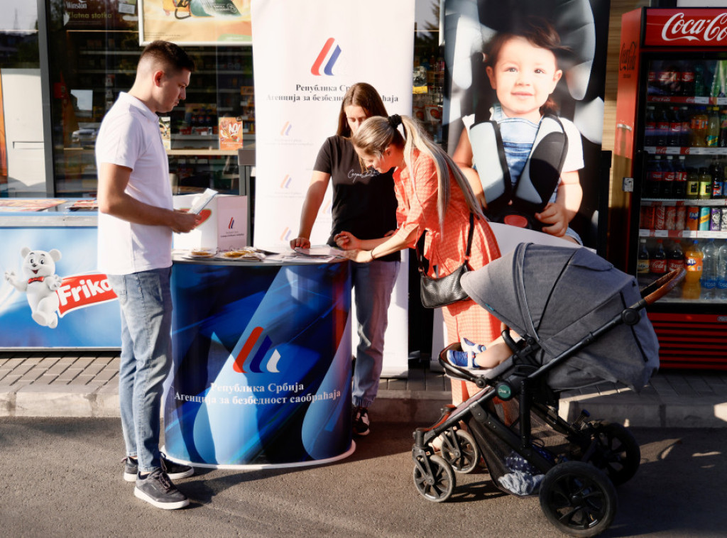 ABS i MOL kampanja o pravilnoj upotrebi dečjih auto-sedišta: 90 odsto roditelja greši