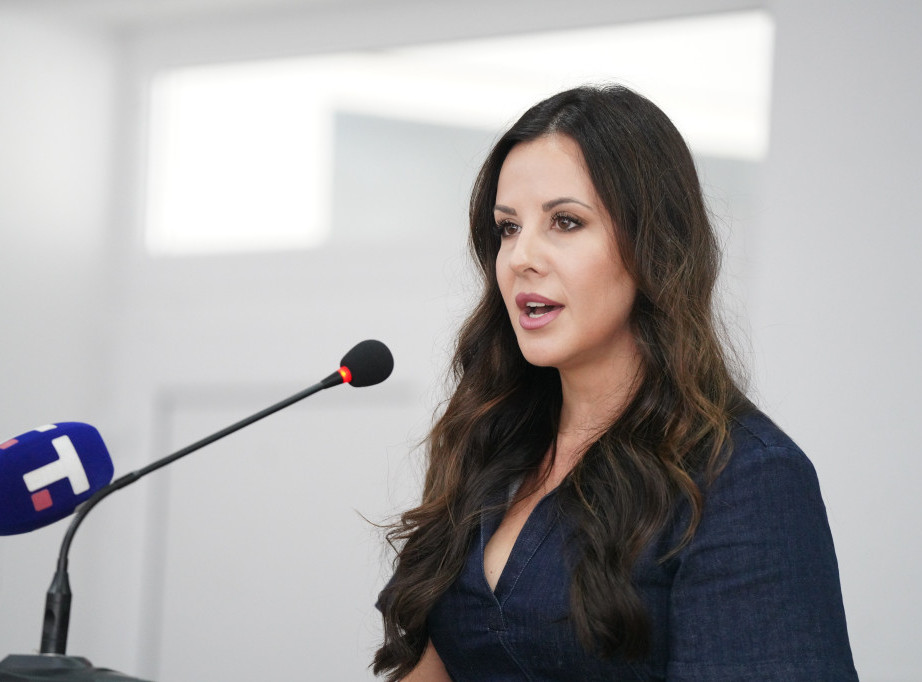 Tamara Vučić posetila Ustanovu za decu i mlade "Sremčica" uoči novogodišnjih praznika