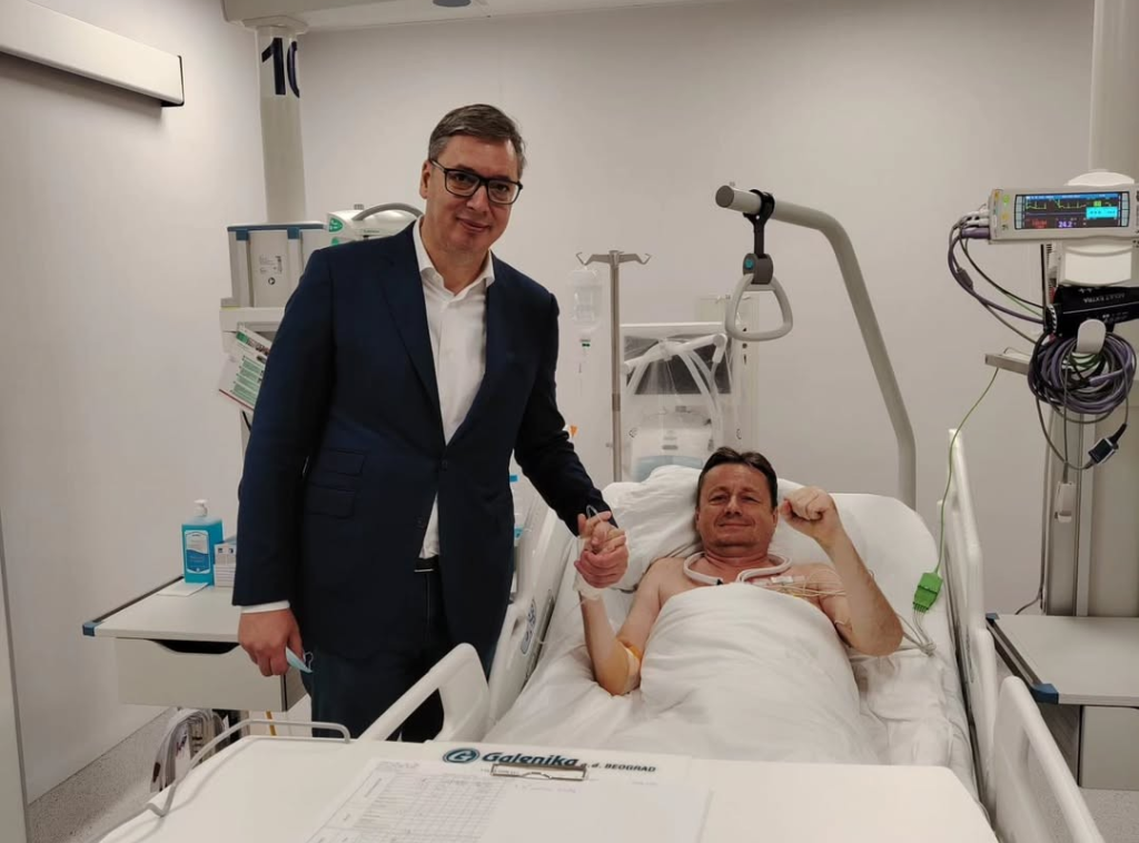 Vucic visits Glisic in hospital