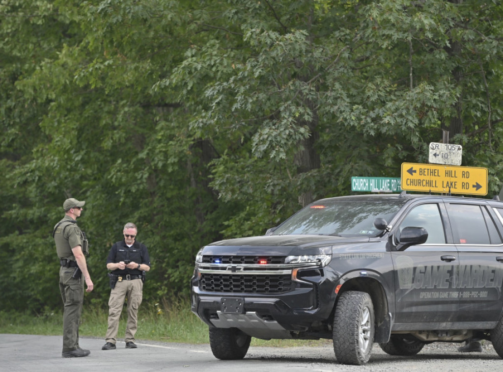 Napadač koji je pucao na dvojicu policajaca u Pensilvaniji ubijen, policajci stabilno