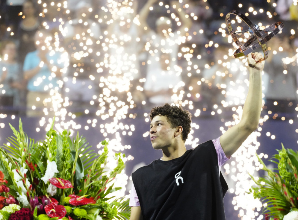 Ben Šelton pobedio Karena Hačanova i osvojio Masters u Torontu