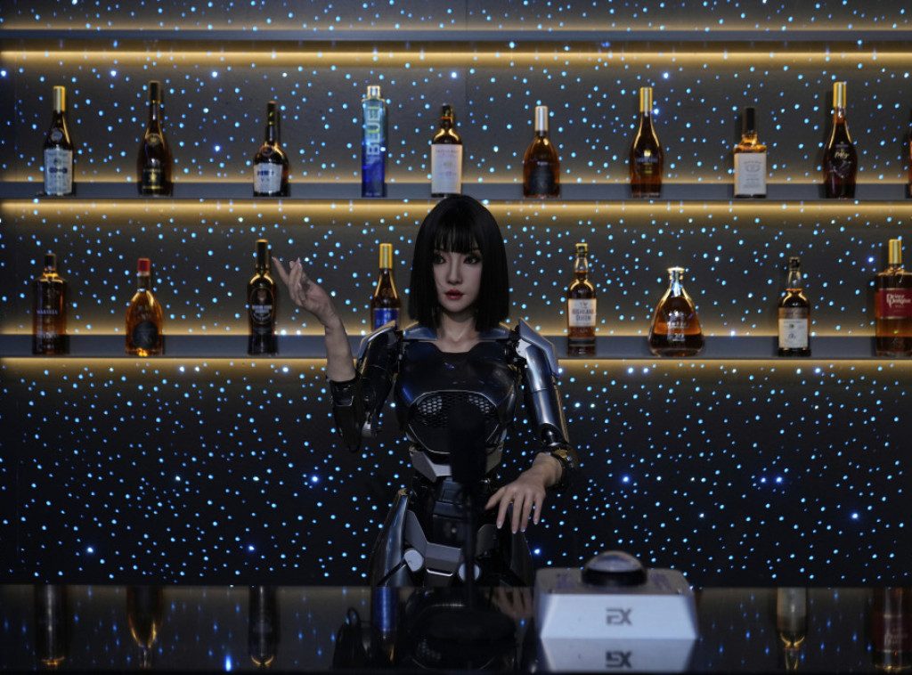 U Pekingu otvoren novi tržni centar za prodaju robota