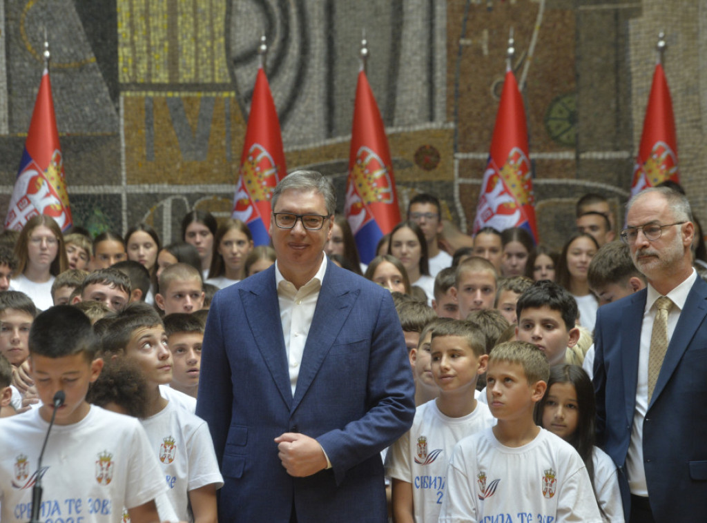 Vučić sa mladim sportistima: Srbija je svima kosmički svetionik i mirna luka