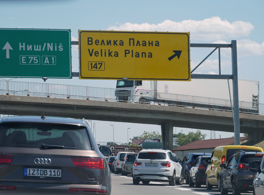 Za praznike pojačana kontrola saobraćaja, očekuje se veći intenzitet na putevima