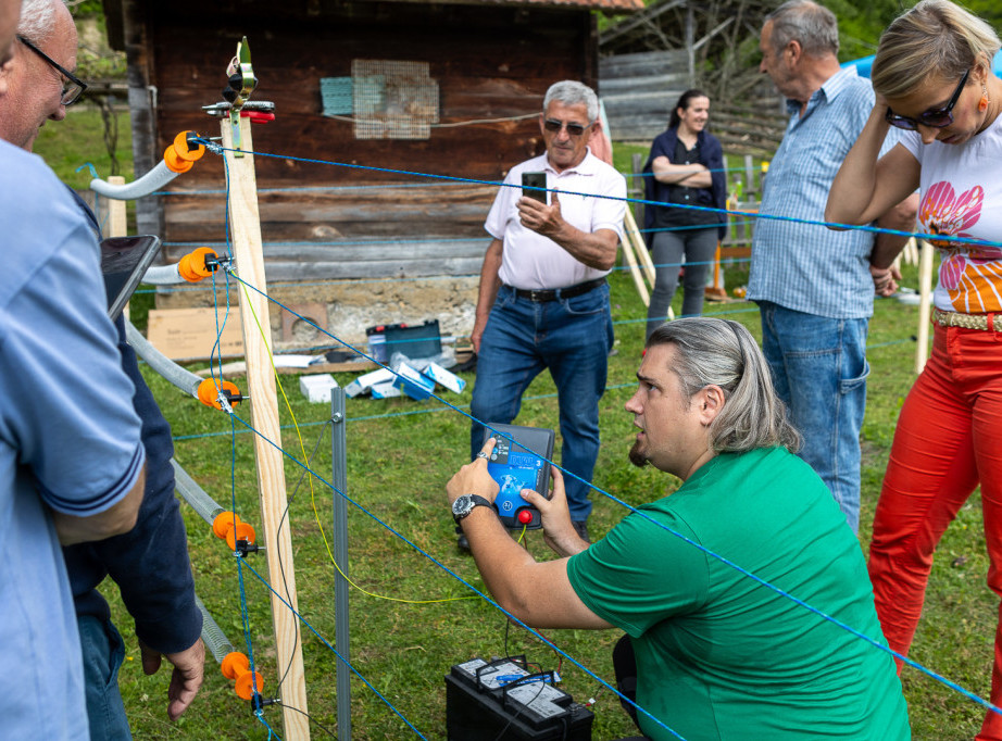 Raspisan konkurs za donaciju električnih ograda za zaštitu pčelinjaka od medveda