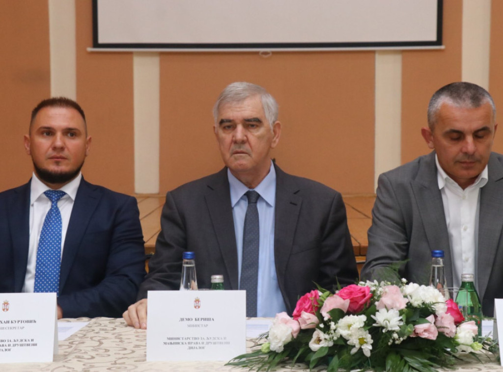 Ministar Beriša se u Šapcu sastao sa predstavnicima opština i civillnog sektora