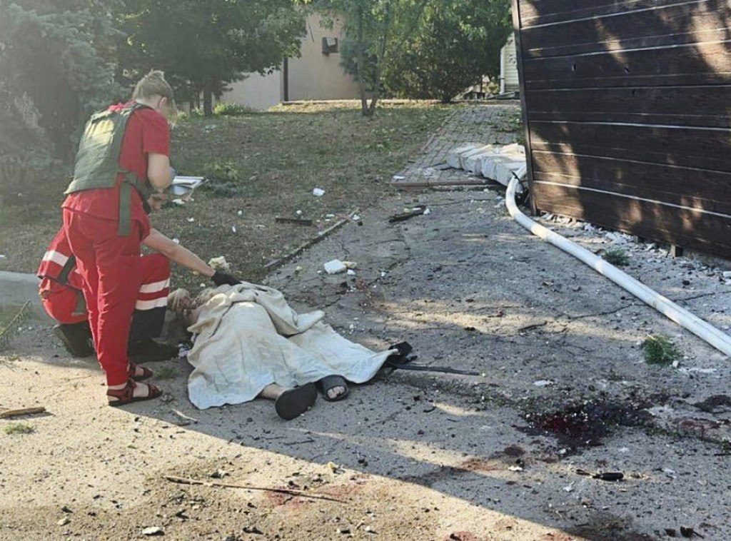 Dva civila poginula, 19 osoba povređeno u napadu na minibus kod Hersona