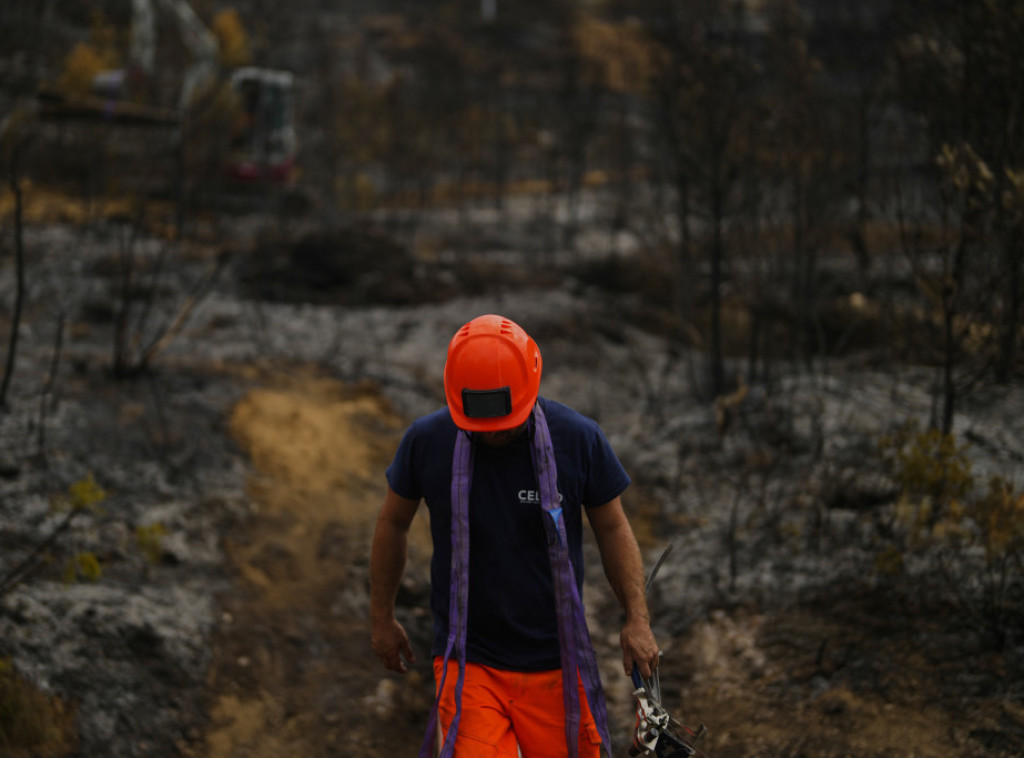 Veliki šumski požar u Francuskoj neće biti stavljen pod kontrolu pre nedelje uveče