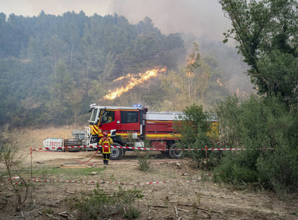 Francuska: Požar u departmanu Gornja Provansa-Alpi nije pod kontrolom, ali se ne širi